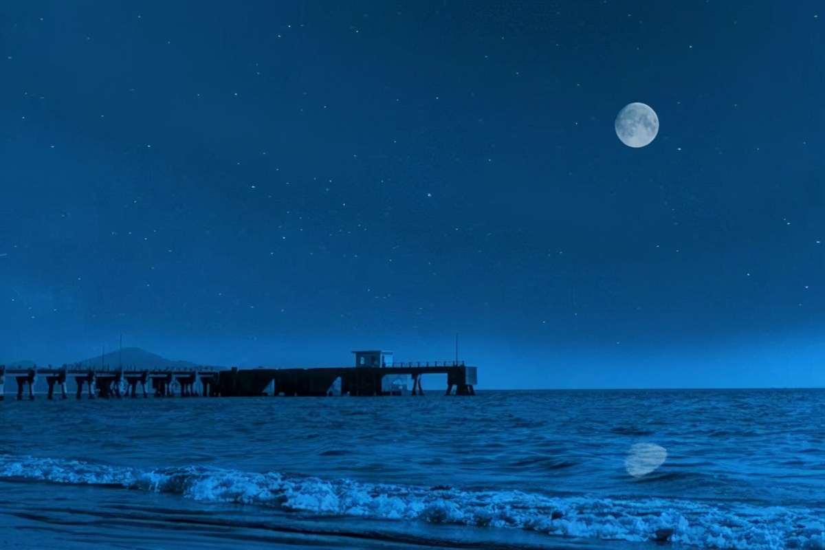 张若虚：出生于唐朝的诗人，仅有两首诗存世，却盖过大唐众多诗人