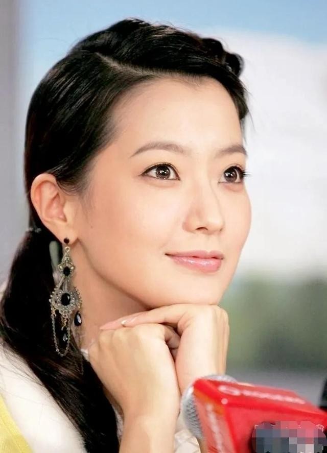金喜善个人资料及简历（韩国第一美女金喜善）