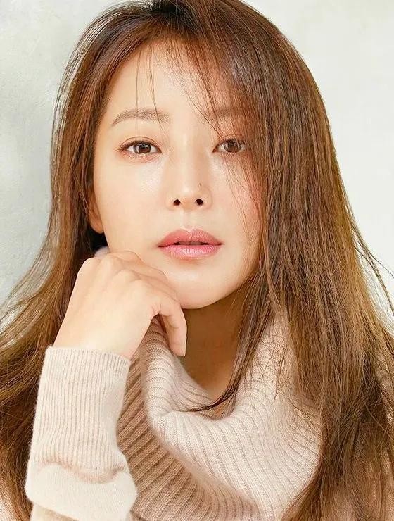 金喜善个人资料及简历（韩国第一美女金喜善）