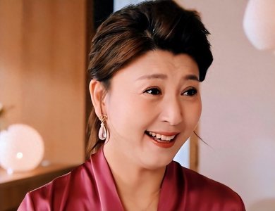 ​闫学晶离婚11年：她二婚生孩子又做婆婆，前夫三婚再做爸爸