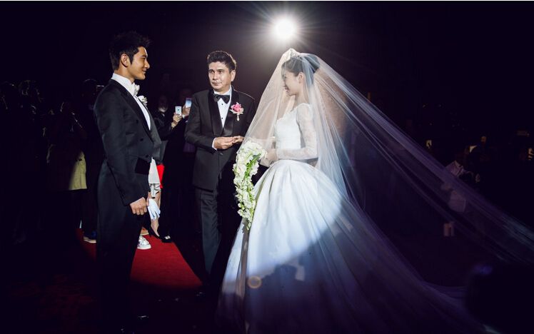 屠呦呦一生潜心科研敌不过黄晓明一场婚礼!黄晓明如何回应屠呦呦