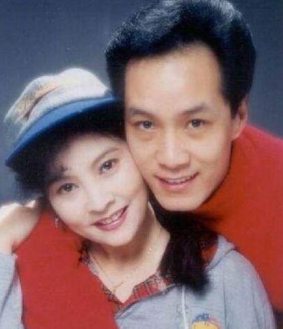 65岁梁丹妮跳6年芭蕾，小8岁的冯远征宠她26年，晒出舞照优雅美丽