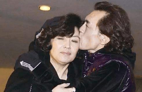 哈文是李咏老婆(李咏妻子哈文近照好憔悴)