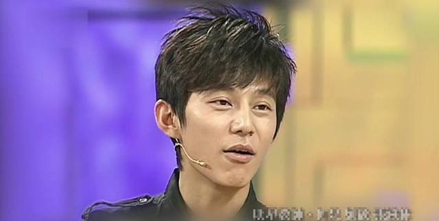 何炅有多牛《快乐大本营》因为他的档期问题,调整了播出时间!