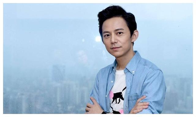 何炅有多牛《快乐大本营》因为他的档期问题,调整了播出时间!