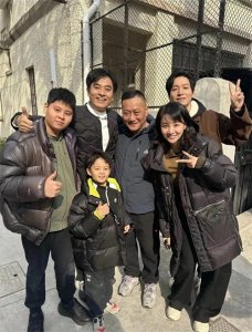 ​陈龙携全家加入沪语电影《菜肉馄饨》，倪夏莲老师惊喜现身