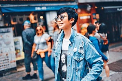 ​孙佳君罕见现身，身材发福似大妈，曾与周星驰饰演电影而走红