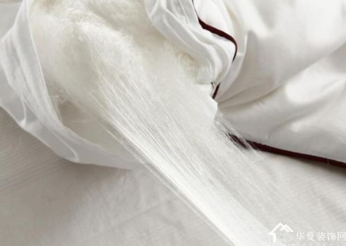 蚕丝被怎么洗涤和保养方法百度百科(蚕丝被怎么洗涤和保养方法,不小心孩子给尿了)-第1张图片-