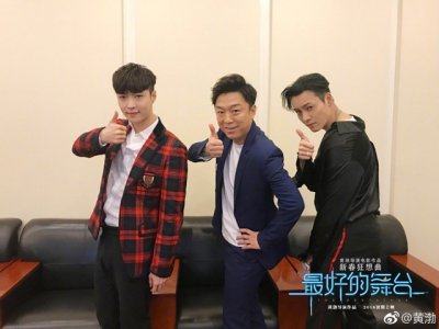 ​过大年看春晚丨黄渤唱跳上春晚，新电影歌曲首唱