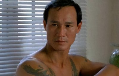 ​香港娱乐圈真大佬，妻子为他顶罪三年，如今78岁身患脑癌奇迹康复