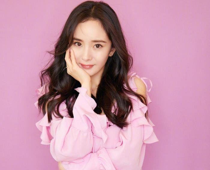 杨幂的胸怎么变大了 身材有料胸前是不是有痣