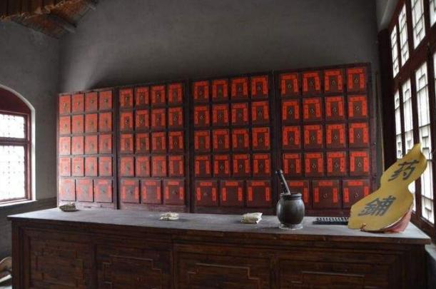 古代药铺门前都有两件东西,一件大家熟知,一件却很陌生