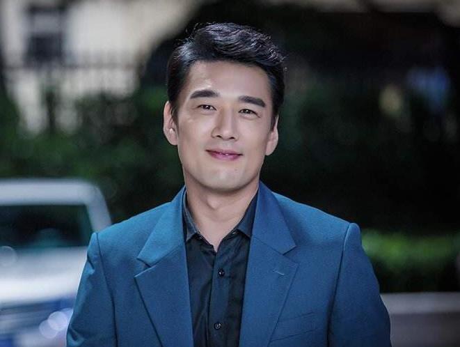 黄维德的妻子是谁 和王耀庆很相像