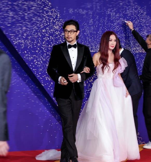 黄维德的妻子是谁 和王耀庆很相像