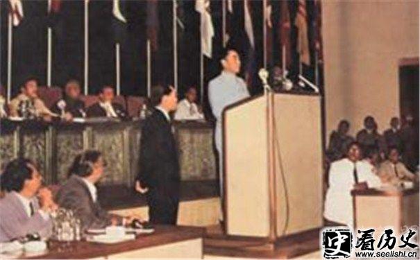 周恩来总理出席万隆会议