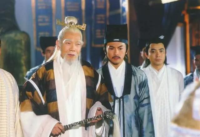 新《倚天》里的张三丰是形体艺术大师，这8版张真人也都身怀绝技