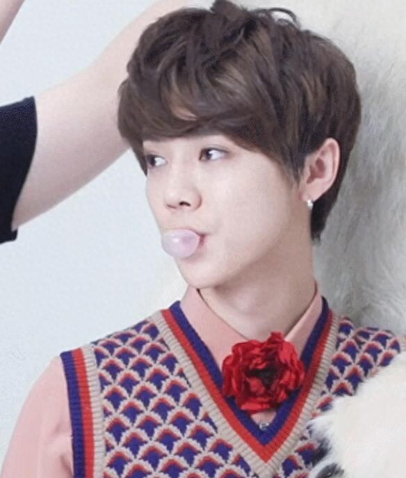 明星吹泡泡照大比拼  谁最萌？