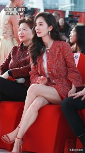 ​明星街拍：杨幂性感长腿高清近拍特写