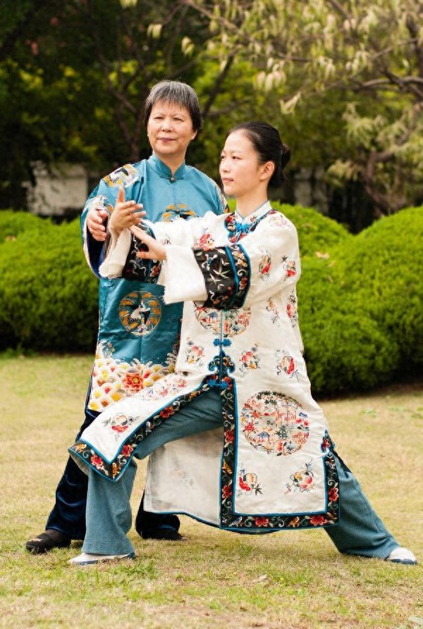 杨氏太极拳六代传人,80后美女叶泳湘的太极风尚