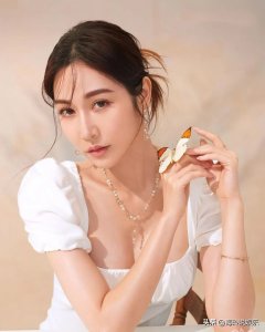 ​曾莞婷，40岁至今单身未婚的她，美出新高度