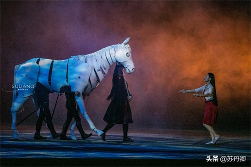 外国人指导中国文化，武汉《汉秀》怎么样？一张门票最贵2699元