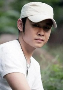 ​从被抛弃穷小子到歌王！刀郎的逆袭比剧还狠