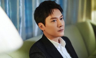 ​冯绍峰：星光下的超级奶爸，带儿子畅游灯光秀