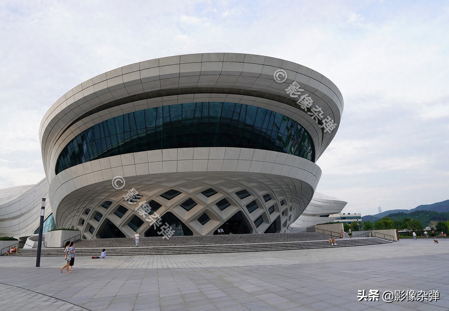 梅溪湖国际文化艺术中心，投资28亿造型独特，成为长沙网红打卡地