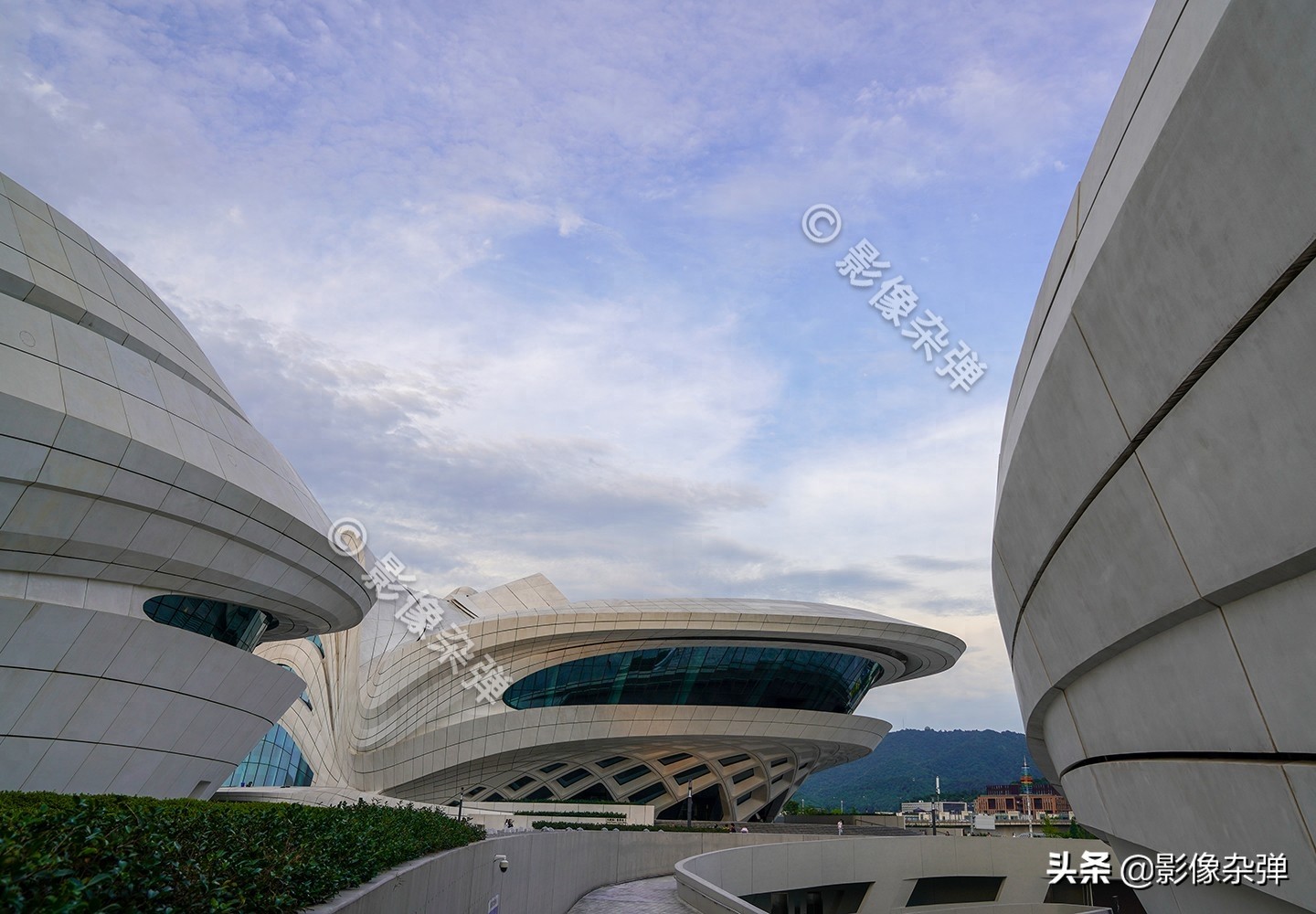 梅溪湖国际文化艺术中心，投资28亿造型独特，成为长沙网红打卡地