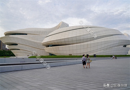 梅溪湖国际文化艺术中心，投资28亿造型独特，成为长沙网红打卡地