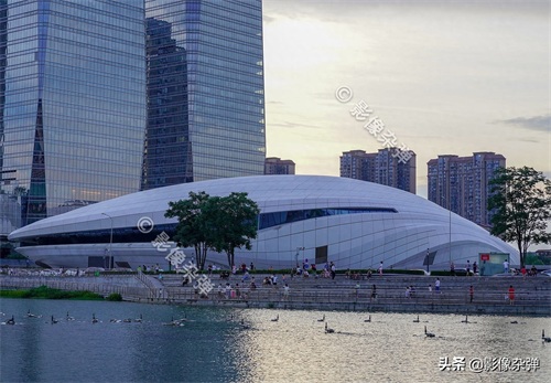 梅溪湖国际文化艺术中心，投资28亿造型独特，成为长沙网红打卡地