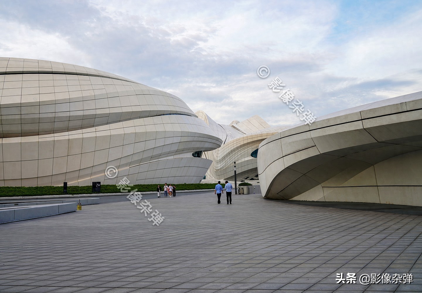 梅溪湖国际文化艺术中心，投资28亿造型独特，成为长沙网红打卡地