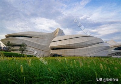​梅溪湖国际文化艺术中心，投资28亿造型独特，成为长沙网红打卡地