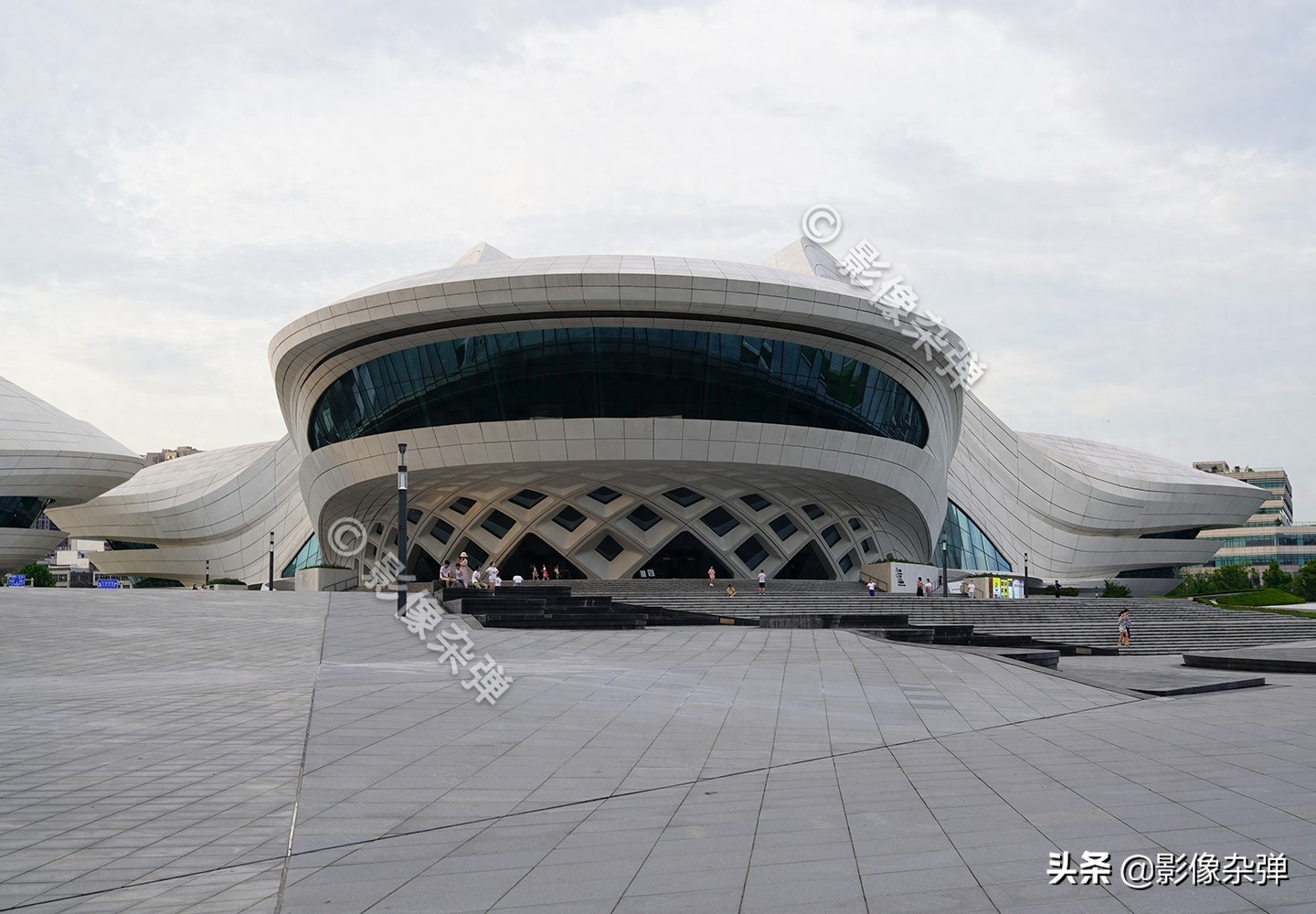 梅溪湖国际文化艺术中心，投资28亿造型独特，成为长沙网红打卡地