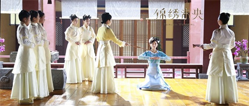 《锦绣未央》最新剧照曝光，四大美人唐嫣毛晓彤李心艾陈钰琪美哭