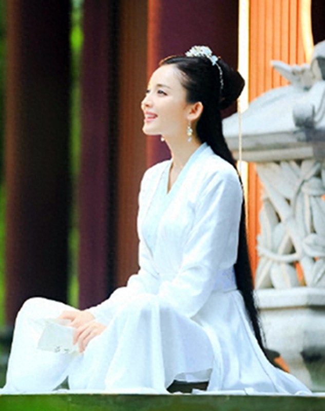 鹿晗首部古装剧《择天记》新剧照，娜扎、吴倩为他成情敌