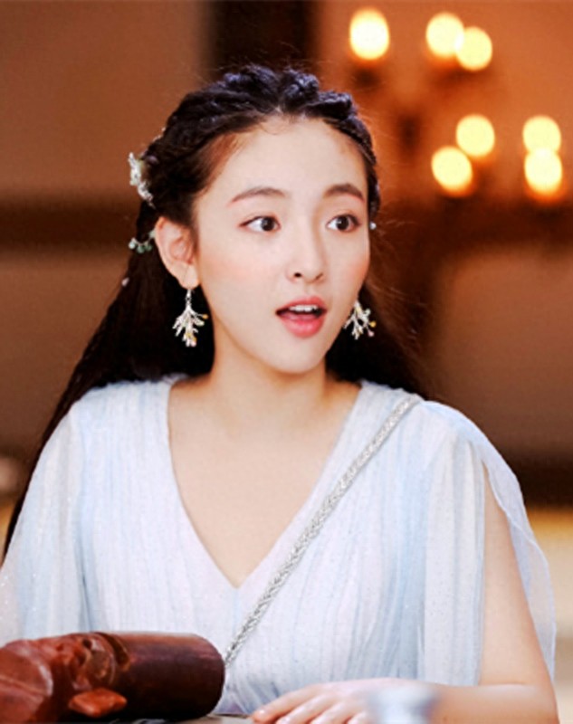 鹿晗首部古装剧《择天记》新剧照，娜扎、吴倩为他成情敌