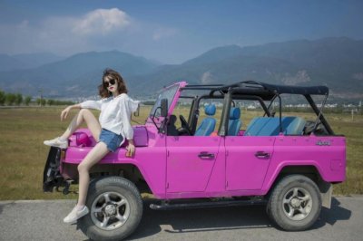 ​三位时尚美女，在丽江的美拍，人美景美，美不胜收