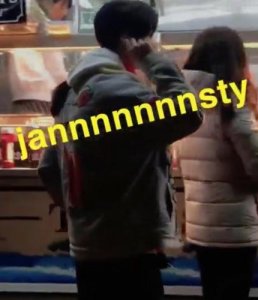 ​网友英国偶遇鹿晗 连续两天排队买热狗