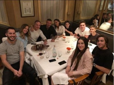 ​破谣言！贝克汉姆晒与妻儿聚会照回应离婚传闻