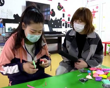 ​手工小泥人 铭记逆行者