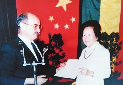 ​《传奇夫人》原型：亲人嫌弃，男人背叛，只身闯洋，力促中玻建交