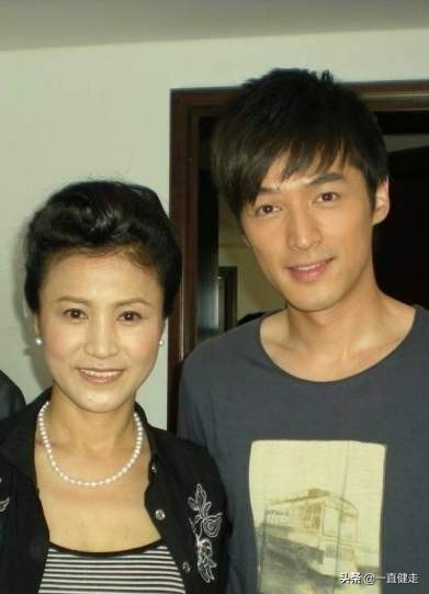 科幻网络剧——《同学两亿岁》