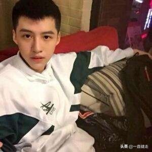 科幻网络剧——《同学两亿岁》