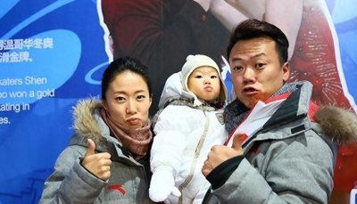 ​申雪赵宏博：44岁申雪当高官，赵宏博头发斑白，看着像50多岁