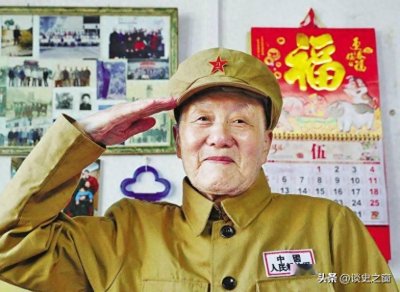 ​“人民功臣”张富清：隐姓埋名60多年，身份曝光时痛哭：我没资格