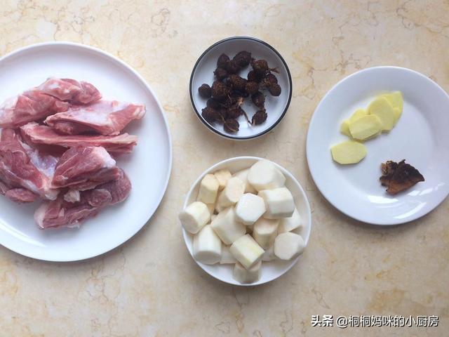 广东家常煲汤500例广东最出名靓汤（过年易燥多给家人煲汤）(33)