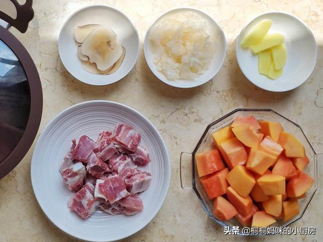 广东家常煲汤500例广东最出名靓汤（过年易燥多给家人煲汤）(17)