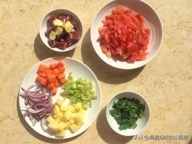 广东家常煲汤500例广东最出名靓汤（过年易燥多给家人煲汤）(26)