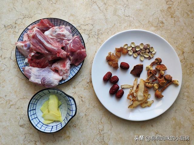 广东家常煲汤500例广东最出名靓汤（过年易燥多给家人煲汤）(8)